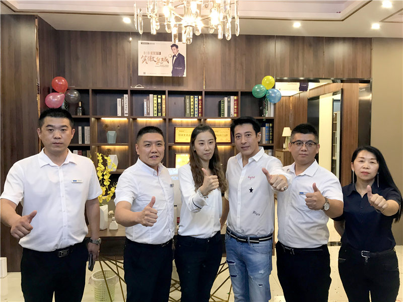 固诺家居"818星家节"明星签售会济南站圆满落幕,“令狐冲”吕颂贤助阵超级品牌盛宴!